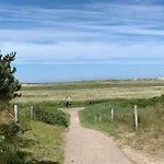 Beach Home شقة Böhl