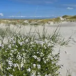 דירה Beach Home